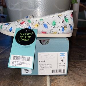 Women’s TOMS